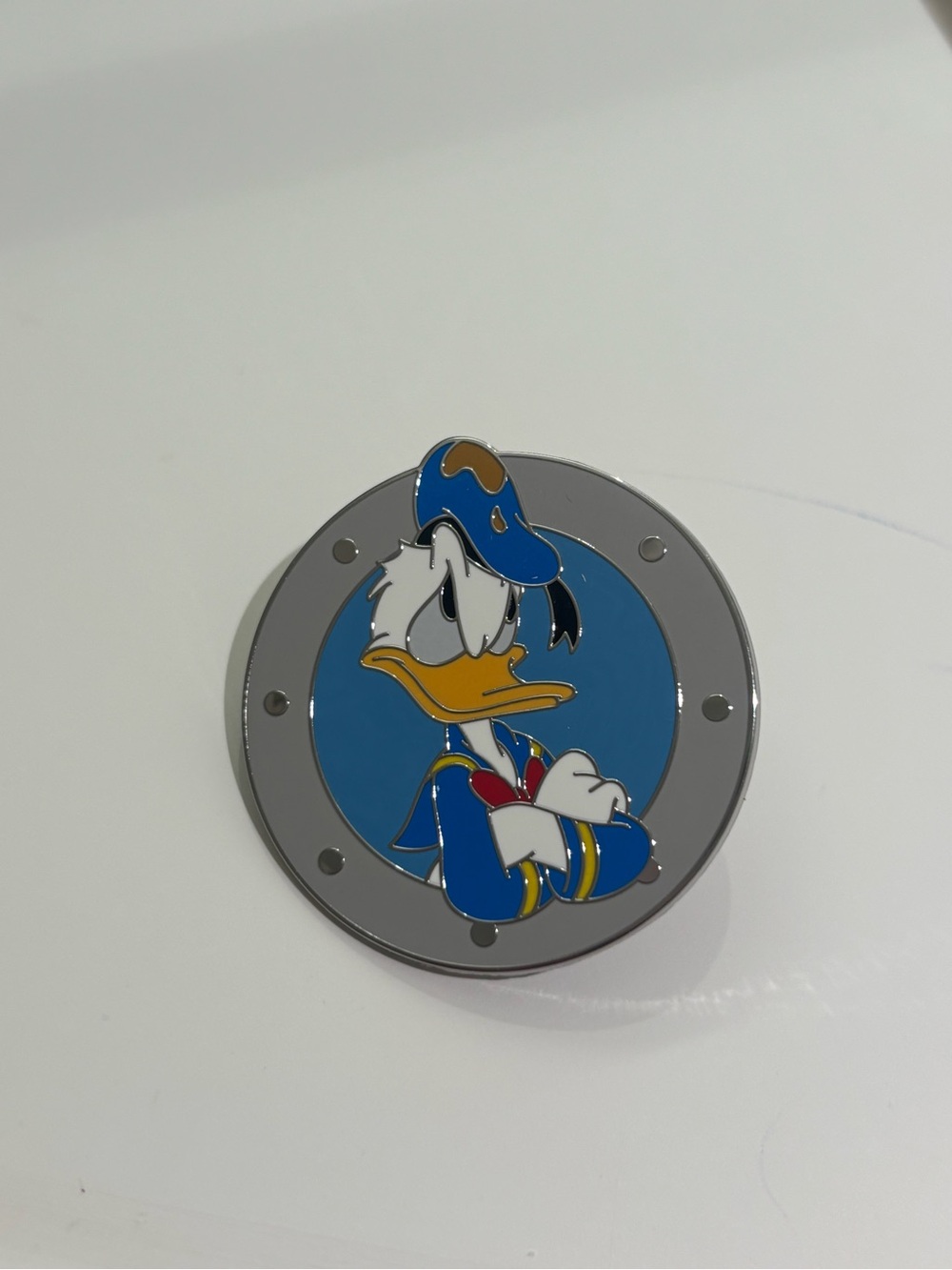 Disney Cruise Line Mystery Pin - Donald
